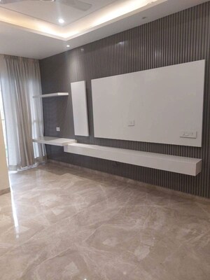 Room in 3 BHK Apartment at Saket – for Rent