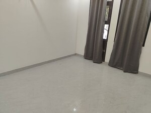Room in 3.5 BHK Apartment at DLF Park Place, Sector 54 – for Rent