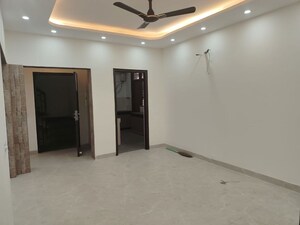 Room in 3.5 BHK Apartment at DLF Park Place, Sector 54 – for Rent