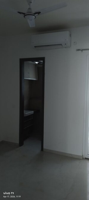 Room in 2 BHK Independent House at Smart World Orchard, Sector 61 – for Rent