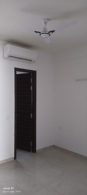 Room in 2 BHK Independent House at Smart World Orchard, Sector 61 – for Rent
