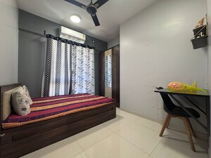 Bedroom in 3 BHK Apartment at Kalpataru Hills, Manpada – for Rent
