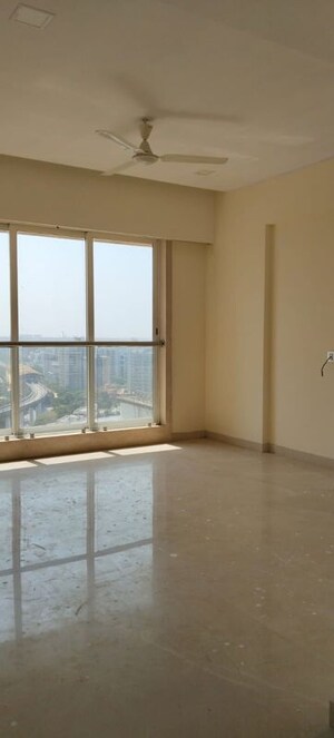 Room in 4 BHK Apartment at Adityaraj Supreme, Chembur – for Rent