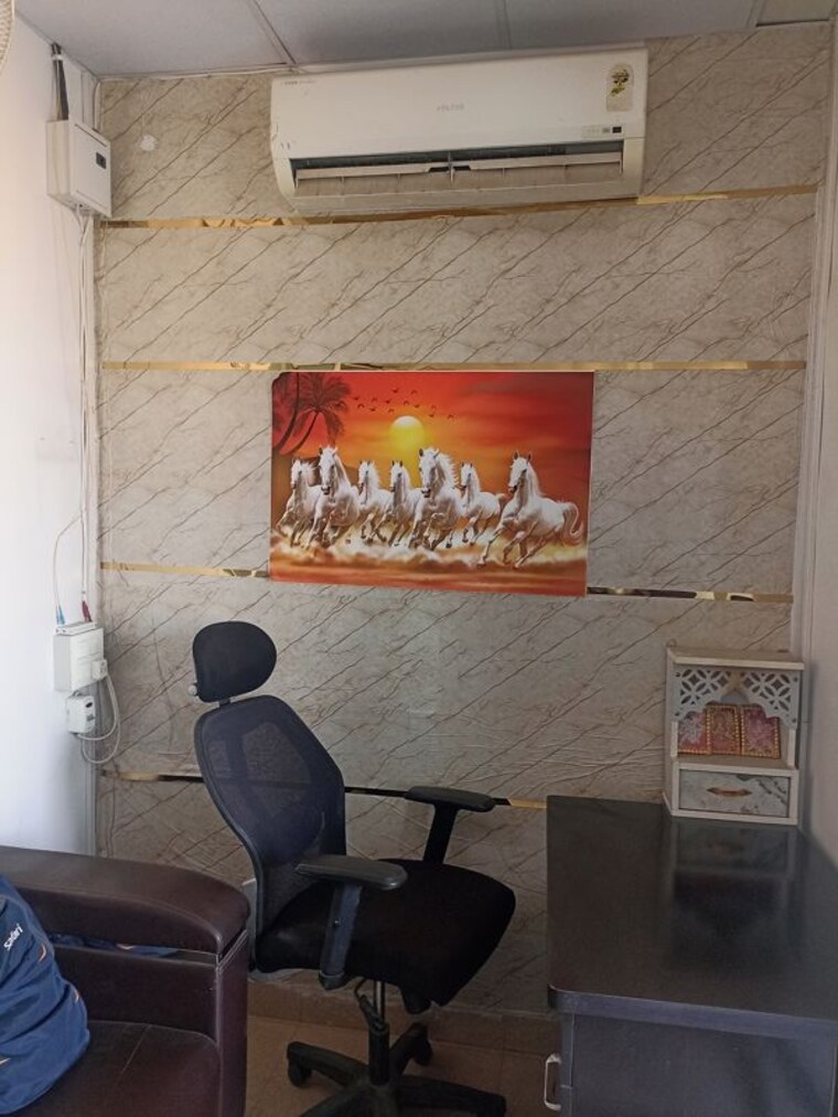 Bathroom, gaur-city-mall Commercial Office Space 269 Sq.Ft. In Sector 4 Greater Noida Greater Noida 10356053