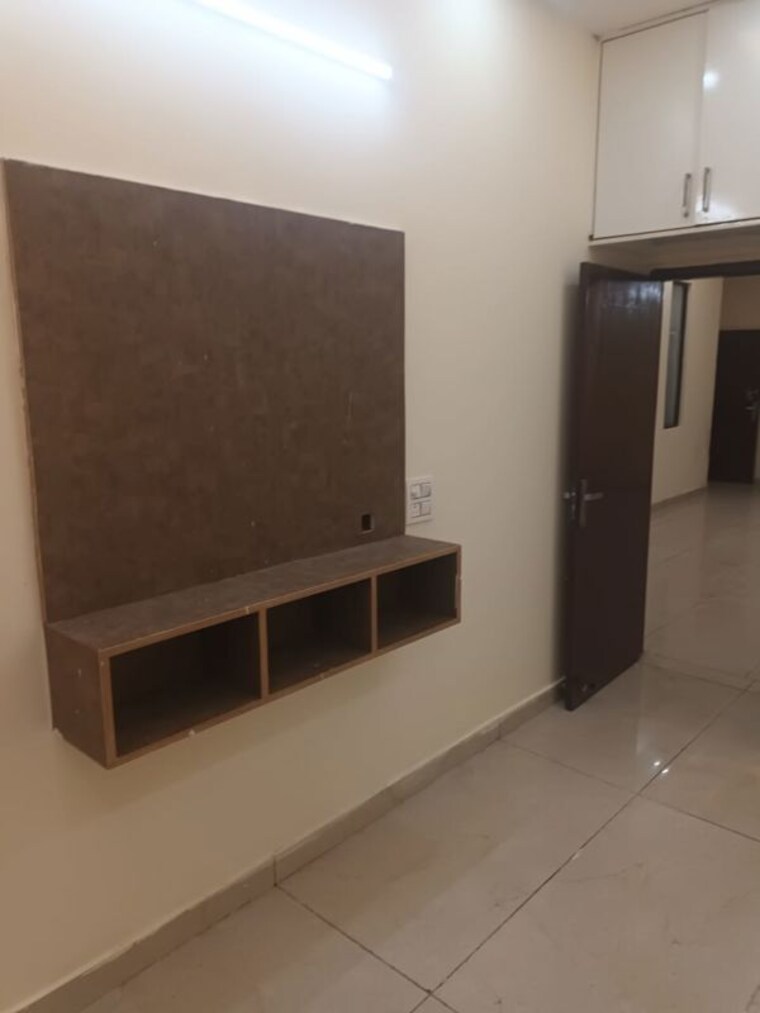 Room, preet colony 3 Bedroom 1690 Sq.Ft. Apartment In Preet Colony Zirakpur 10356107