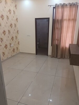 Room in 3 BHK Apartment at Preet Colony – for Rent