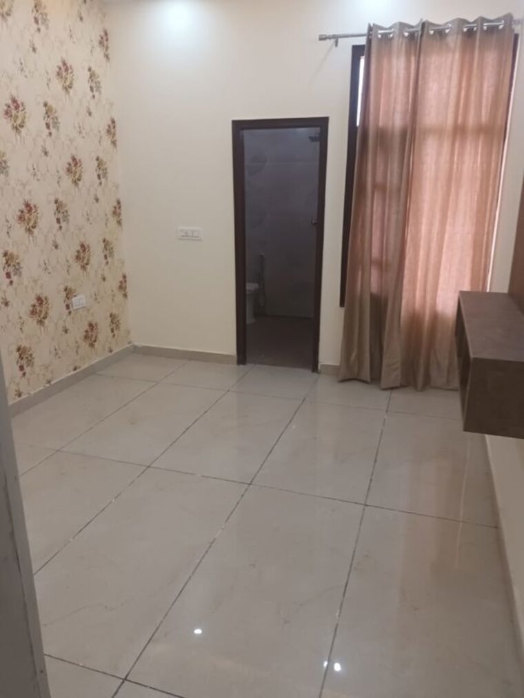 Room, preet colony 3 Bedroom 1690 Sq.Ft. Apartment In Preet Colony Zirakpur 10356107