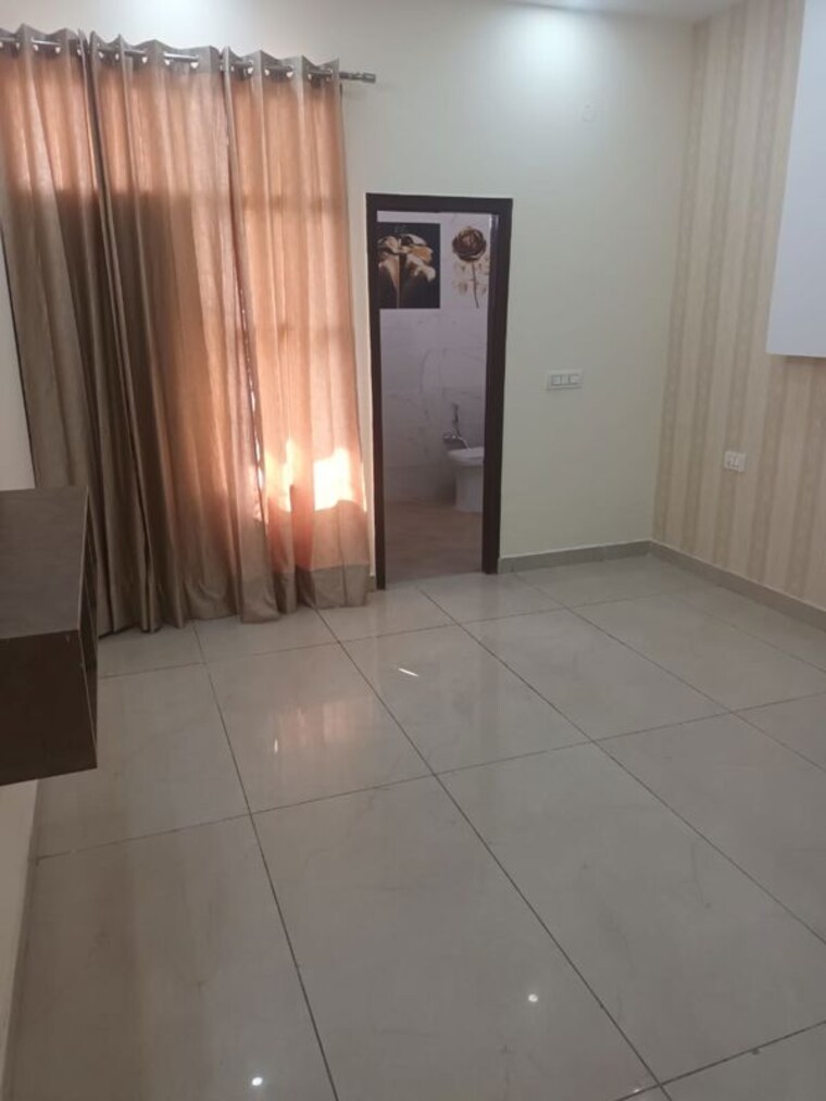 Room, preet colony 3 Bedroom 1690 Sq.Ft. Apartment In Preet Colony Zirakpur 10356107