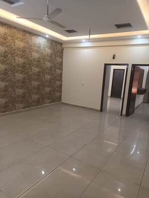 Room in 3 BHK Apartment at Preet Colony – for Rent