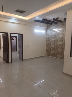 Room in 3 BHK Apartment at Preet Colony – for Rent