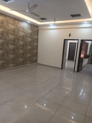 Room in 3 BHK Apartment at Preet Colony – for Rent