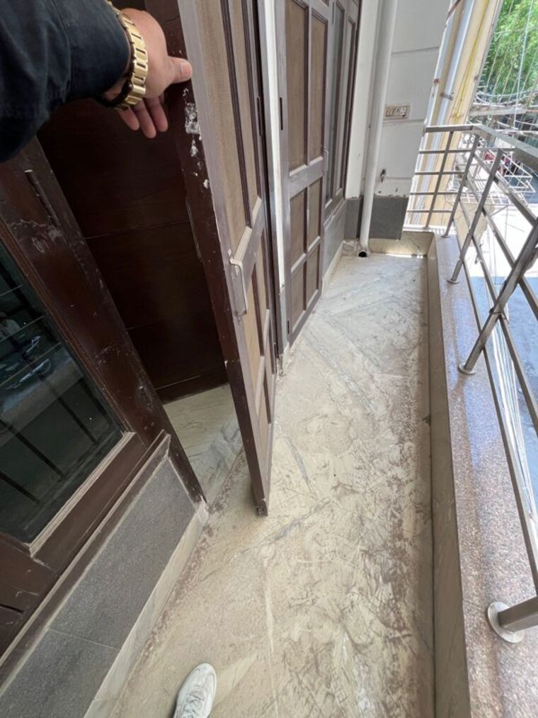 Balcony, chattarpur 3 Bedroom 130 Sq.Yd. Apartment In Chattarpur Delhi 10356119