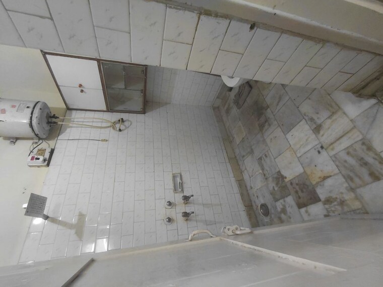 Bathroom, janakpuri 3 Bedroom 1000 Sq.Ft. Apartment In Janakpuri Delhi 10356121