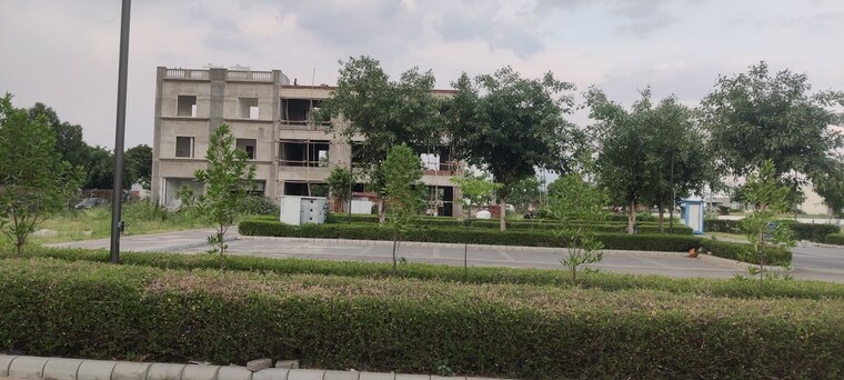 Exterior View, dlf-hyde-park Commercial Showroom 111 Sq.Yd. In South Mullanpur Chandigarh 10356104