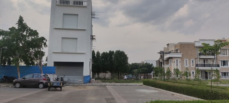 Exterior View, dlf-hyde-park Commercial Showroom 111 Sq.Yd. In South Mullanpur Chandigarh 10356104