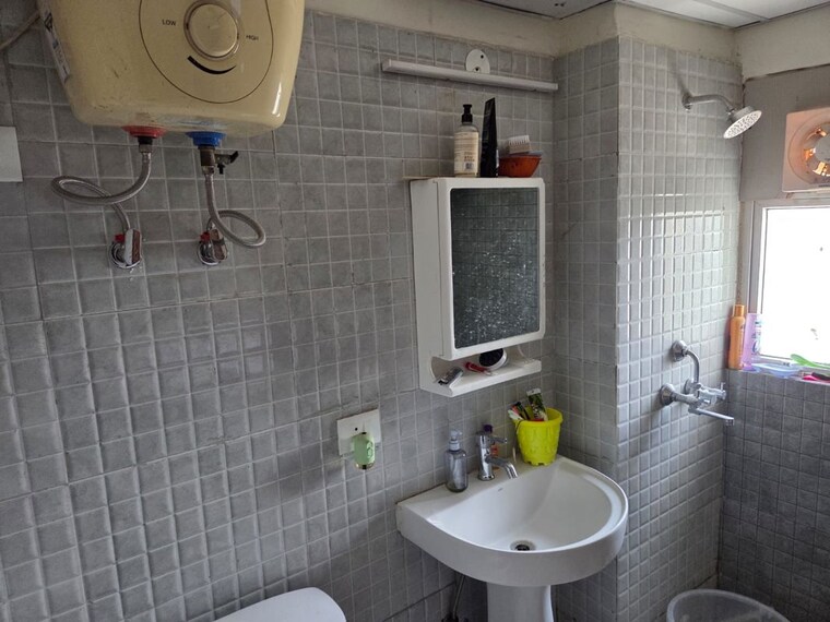 Bathroom, amrapali-tropical-garden 2.5 Bedroom 1185 Sq.Ft. Apartment In Tech Zone 4 Greater Noida Greater Noida 10356136