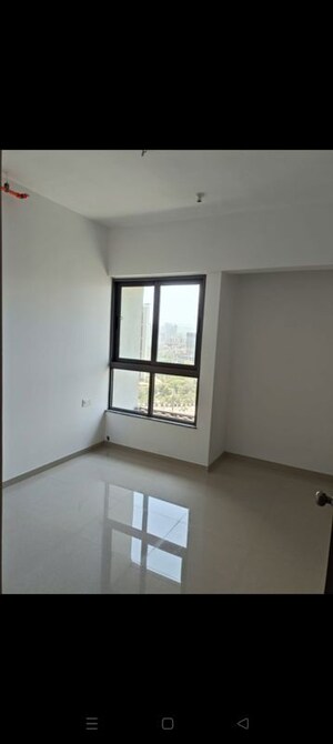 Room in 2 BHK Apartment at Kalpataru Immensa, Kolshet Road – for Sale