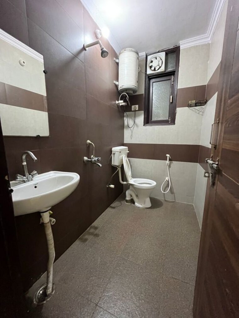 Team Area, jawahar nagar 2 Bedroom 85 Sq.Yd. Apartment In Jawahar Nagar Delhi 10356141