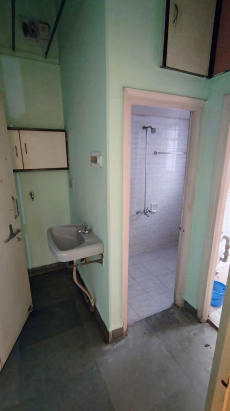 Bathroom, revenue colony Commercial Office Space 1000 Sq.Ft. In Revenue Colony Pune 10356134