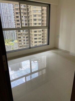 Room in 4 BHK Apartment at Runwal Sanctuary, Mulund West – for Sale