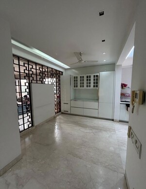 Room in 3 BHK Builder Floor at Pamposh Enclave – for Sale
