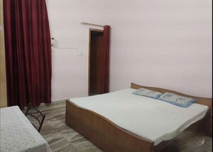 Bedroom in 3 BHK Apartment at Hazratganj – for Rent