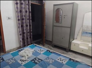 Bedroom in 3 BHK Apartment at Hazratganj – for Rent