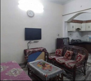 Bedroom in 3 BHK Apartment at Hazratganj – for Rent