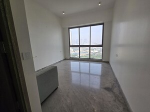 Room in 3 BHK Apartment at Prestige Jasdan Classic, Mahalaxmi – for Rent