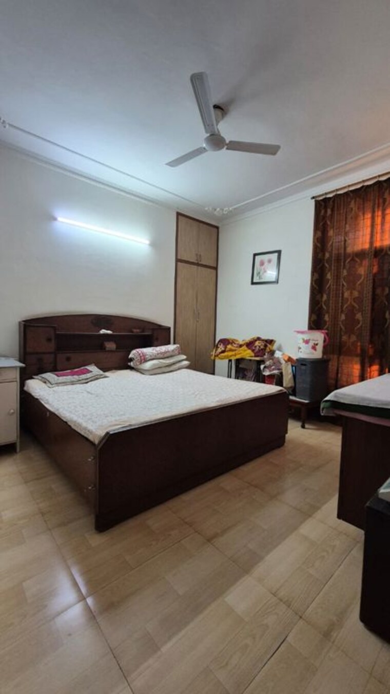 Bedroom, sainik colony 3 Bedroom 250 Sq.Yd. Builder Floor In Sainik Colony Faridabad 10356345
