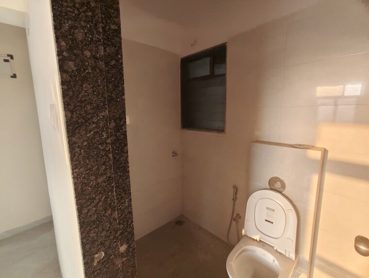 Bathroom, atul-horizon 1.5 Bedroom 540 Sq.Ft. Apartment In Bhandup West Mumbai 10356348