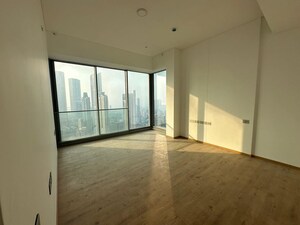 Room in 4 BHK Apartment at Prestige Jasdan Classic, Mahalaxmi – for Rent
