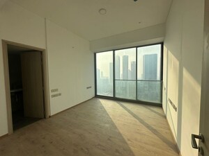 Room in 4 BHK Apartment at Prestige Jasdan Classic, Mahalaxmi – for Rent
