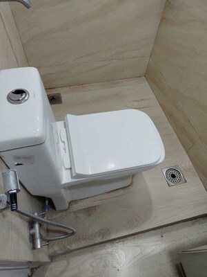 Bathroom in 2.5 BHK Builder Floor at Smart World Orchard, Sector 61 – for Rent