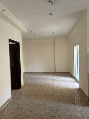 Room in 3 BHK Apartment at Mahagun My Woods, Sector 16c Greater Noida – for Rent