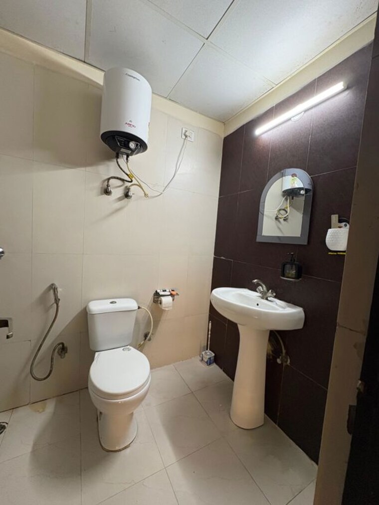 Bathroom, saviour-greenisle 2 Bedroom 1250 Sq.Ft. Apartment In Sain Vihar Ghaziabad 10356491