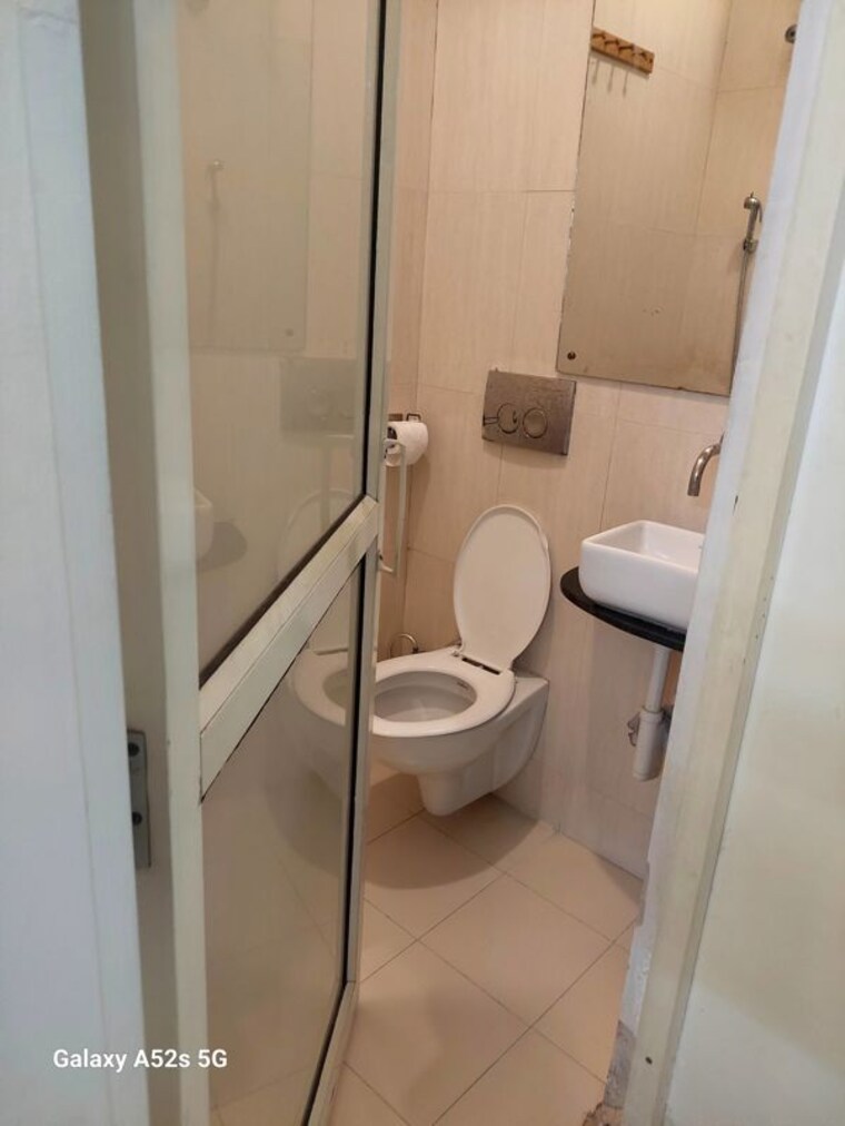 Bathroom, jawahar nagar 1.5 Bedroom 350 Sq.Ft. Apartment In Jawahar Nagar Delhi 10356498