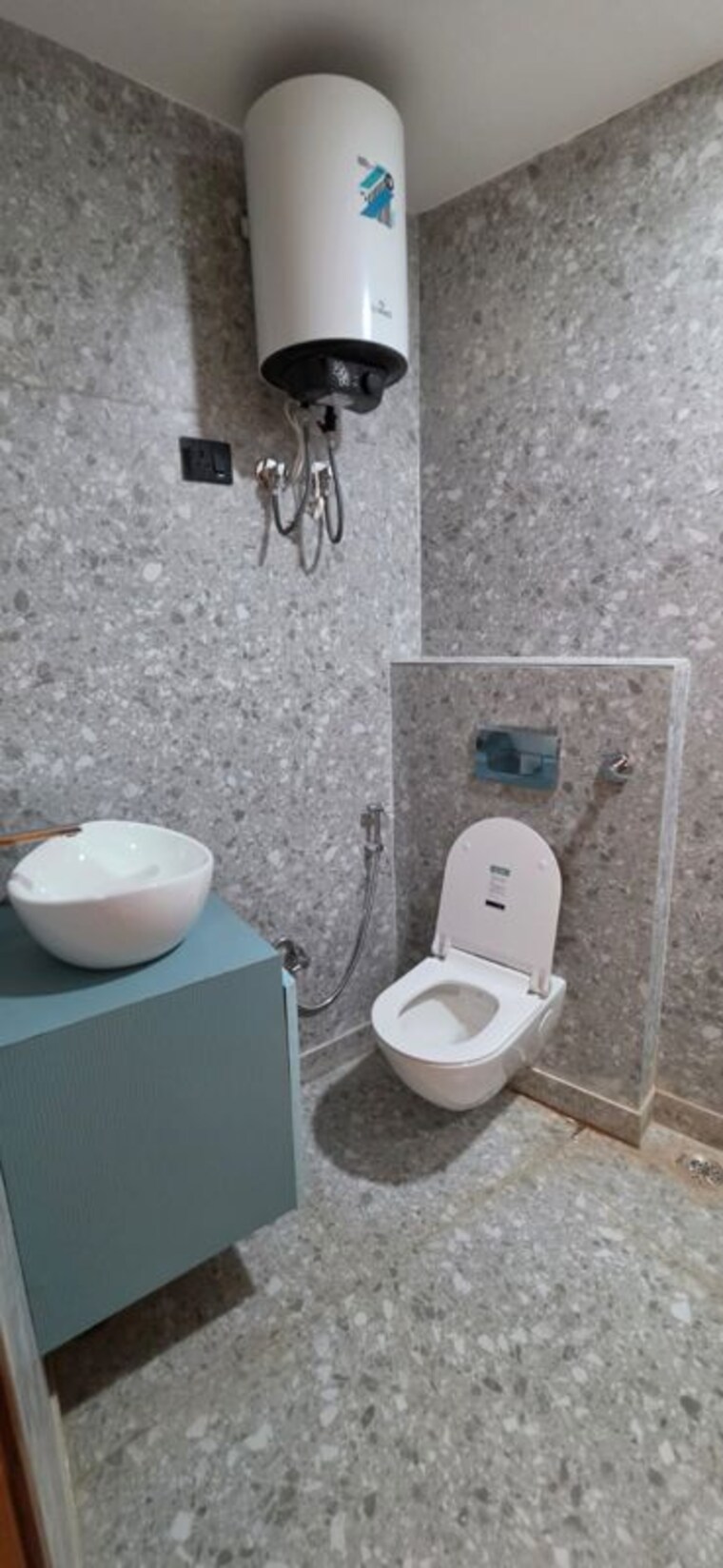 Bathroom, dayanand colony 2 Bedroom 900 Sq.Ft. Builder Floor In Dayanand Colony Delhi 10356497