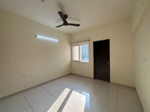 Room in 4 BHK Apartment at Prestige Pine Wood, Koramangala – for Rent