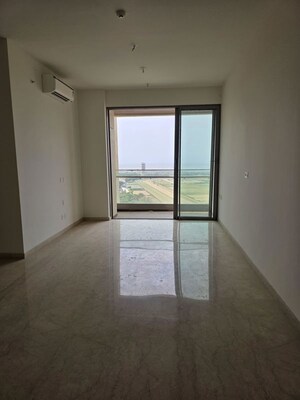 Room in 3 BHK Apartment at Piramal Mahalaxmi, Mahalaxmi – for Rent
