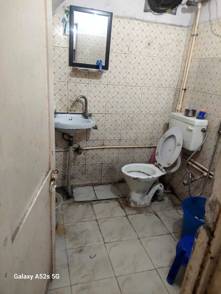 Bathroom, jawahar nagar 1.5 Bedroom 500 Sq.Ft. Apartment In Jawahar Nagar Delhi 10356509