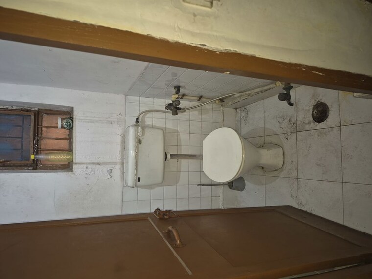 Bathroom, mayur vihar 3.5 Bedroom 1150 Sq.Ft. Apartment In Mayur Vihar Delhi 10356513