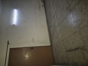 Room in 3.5 BHK Apartment at Mayur Vihar – for Rent