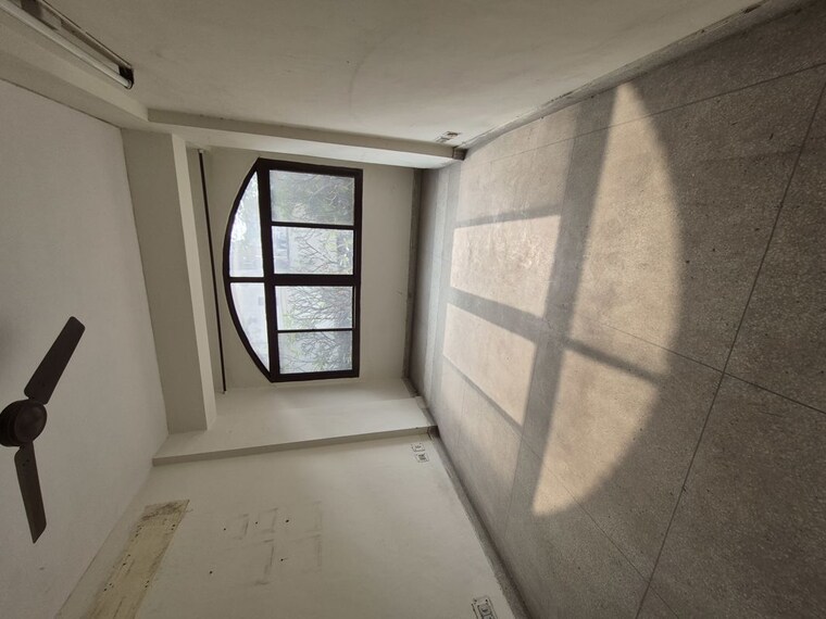  Parking, mayur vihar 3.5 Bedroom 1350 Sq.Ft. Apartment In Mayur Vihar Delhi 10356519
