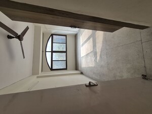 Room in 3.5 BHK Apartment at Mayur Vihar – for Rent