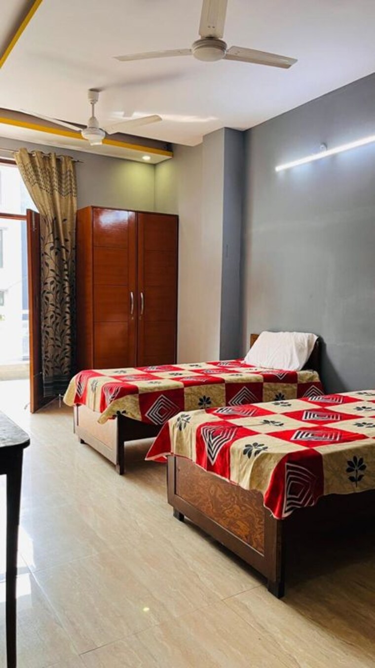 Bedroom, sector 39 Pg For Boys In Sector 39 10356561