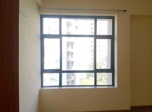 Room in 3 BHK Apartment at Unitech Horizon, Pi Greater Noida – for Rent