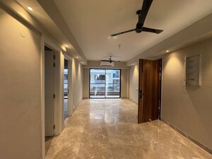 Room in 3.5 BHK Apartment at Signature Global City 63A, Sector 63a – for Rent