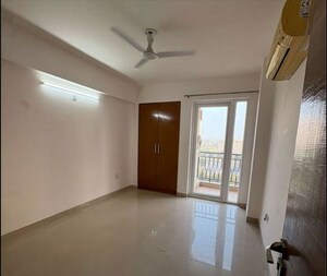 Room in 2 BHK Apartment at Shalimar Oneworld Vista, Gomti Nagar – for Rent