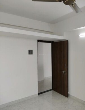 Room in 2 BHK Apartment at Lake View Apartments Powai, Powai – for Rent